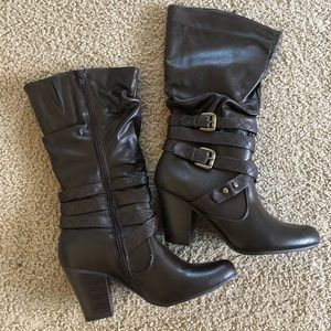 White mountain dark brown boots Size: 8